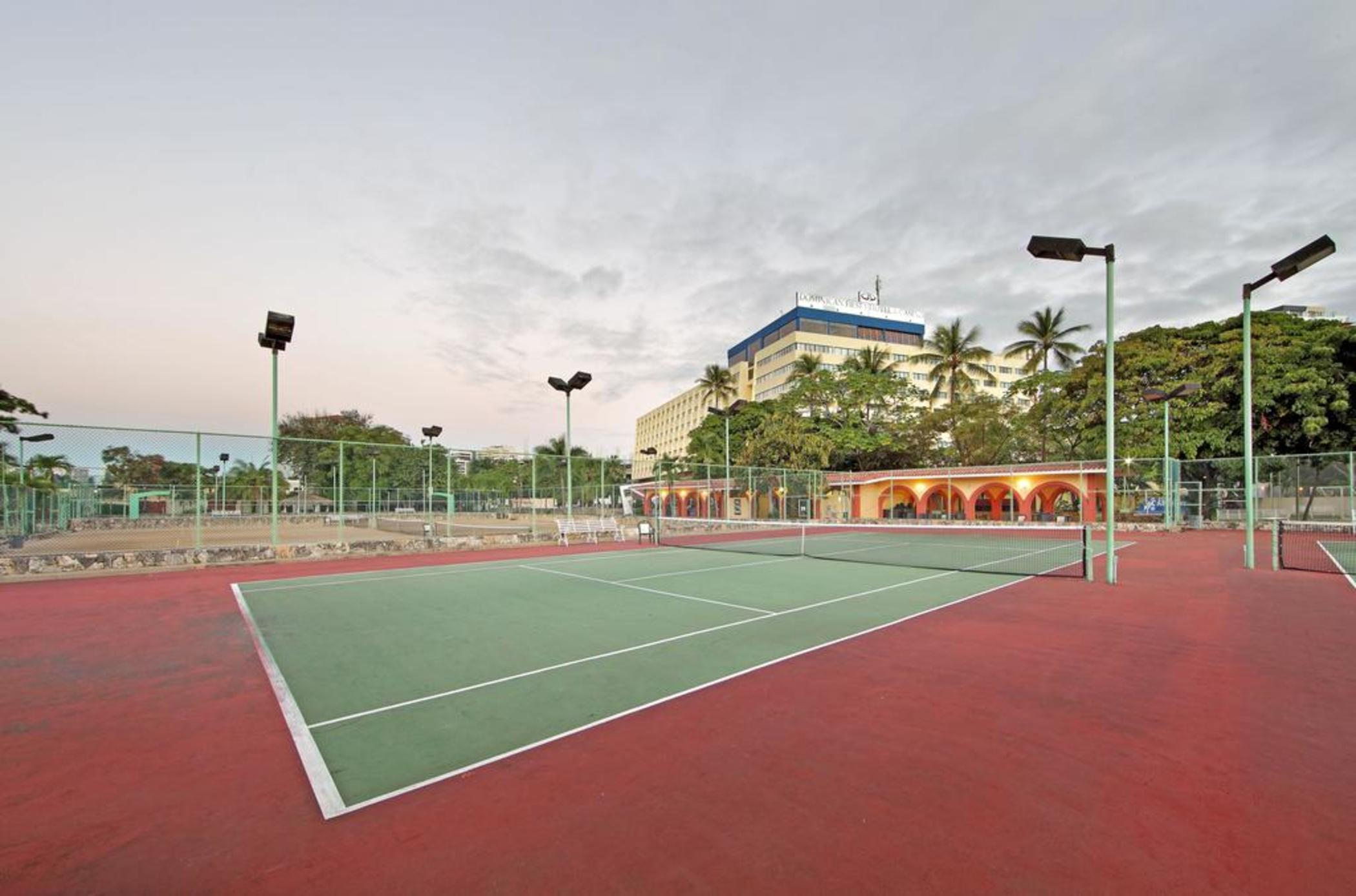 Dominican Fiesta Hotel Santo Domingo Dış mekan fotoğraf Tennis courts at the hotel