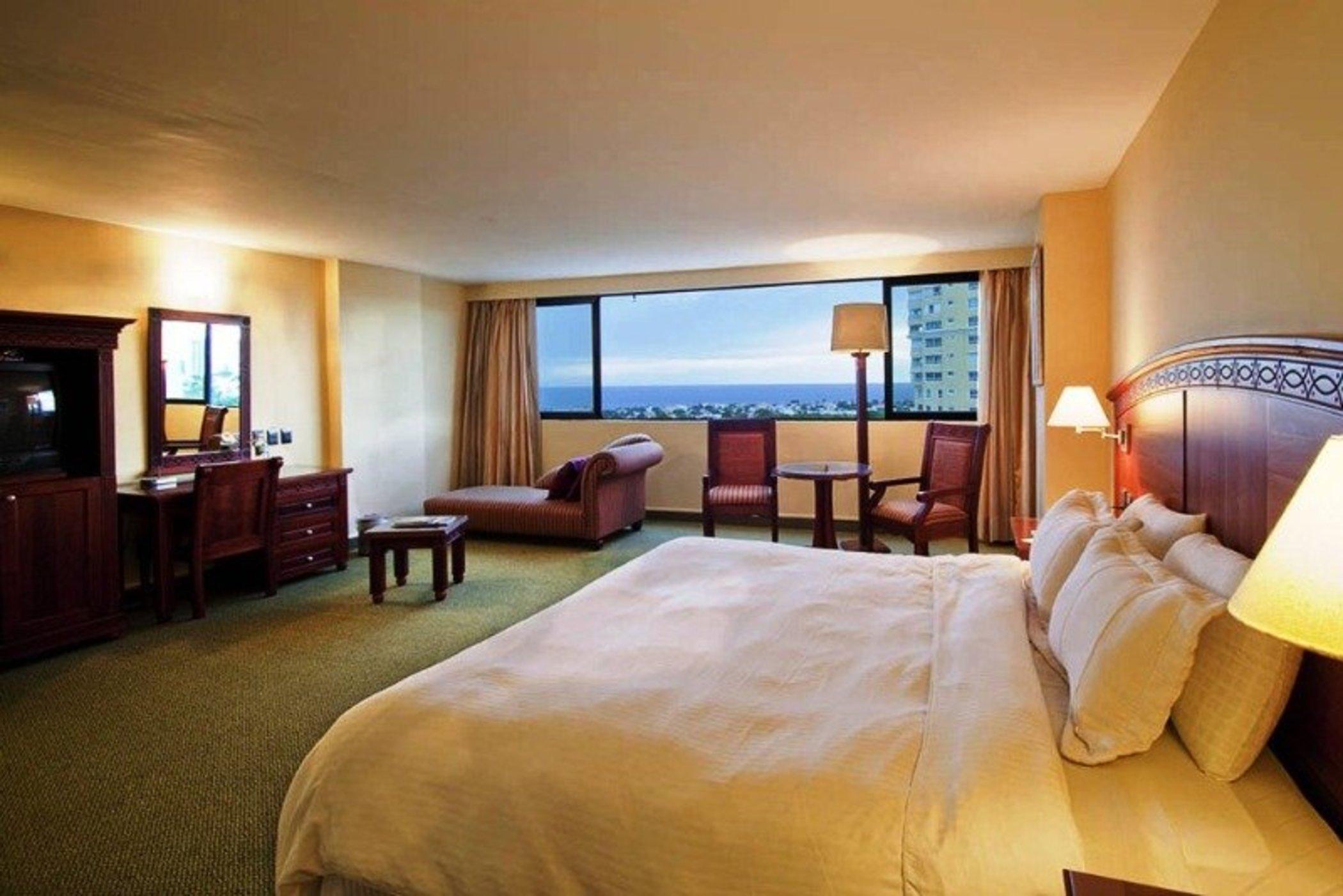 Dominican Fiesta Hotel Santo Domingo Dış mekan fotoğraf A guest room at the Hilton San Diego Bayfront