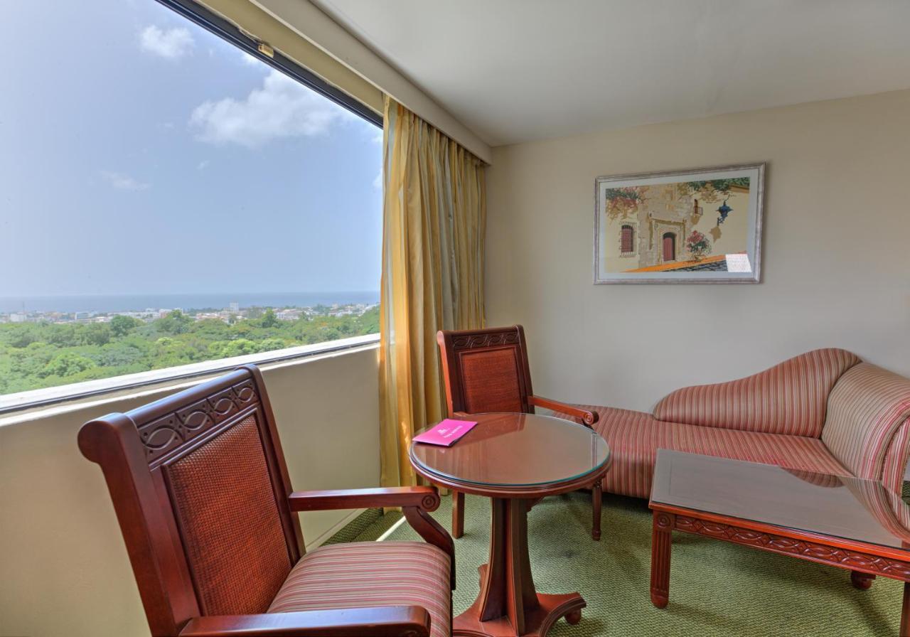 Dominican Fiesta Hotel Santo Domingo Dış mekan fotoğraf A room at the hotel