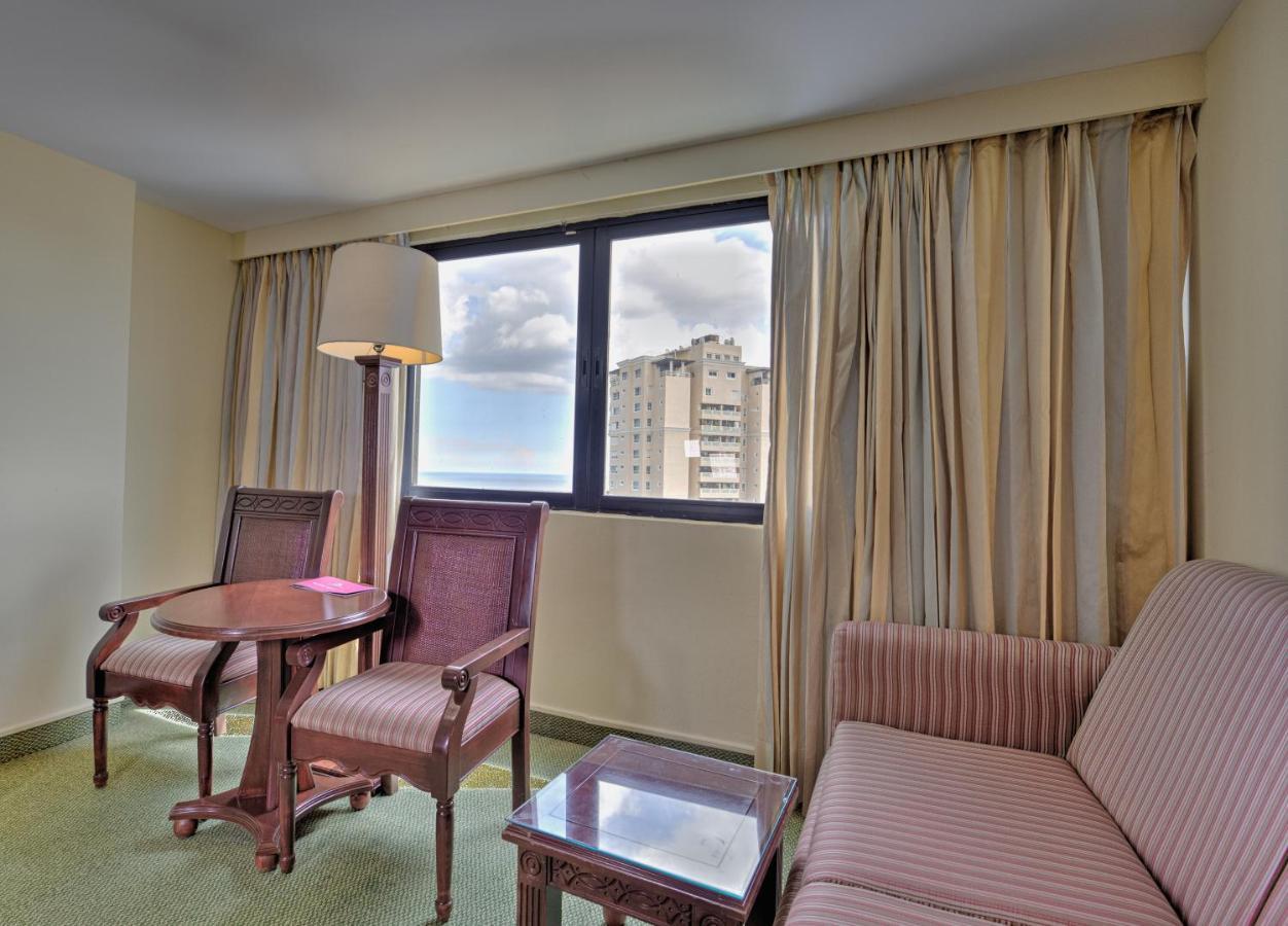 Dominican Fiesta Hotel Santo Domingo Dış mekan fotoğraf A living room at the Hilton San Francisco